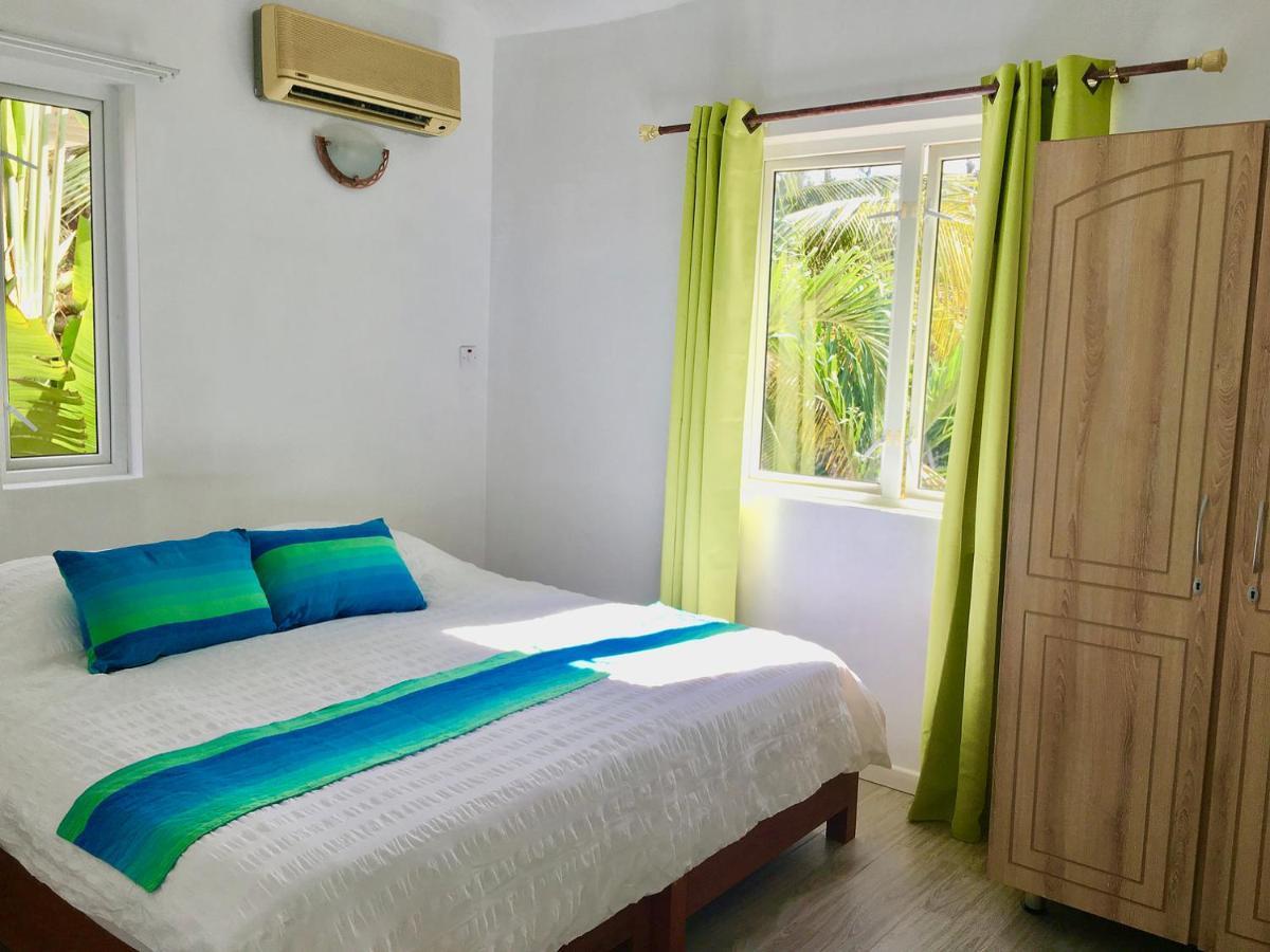 Beachfront Villa In A Beautiful And Secured Complex Flic en Flac Экстерьер фото