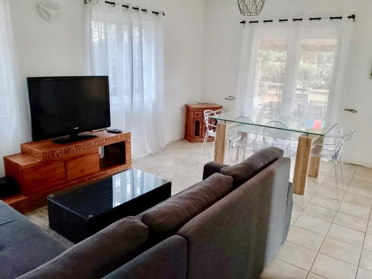 Beachfront Villa In A Beautiful And Secured Complex Flic en Flac Номер фото